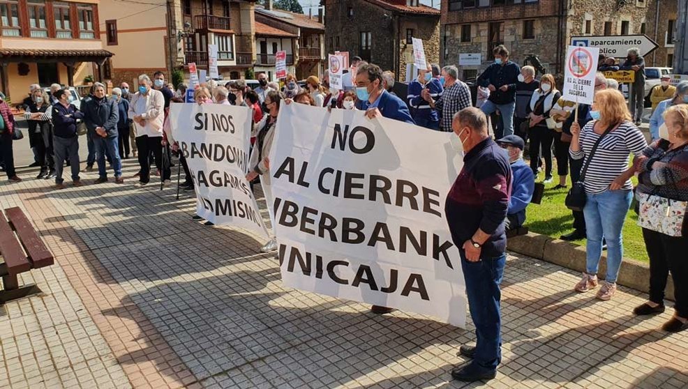 Manifestación en contra del cierre de la oficina de Liberbank