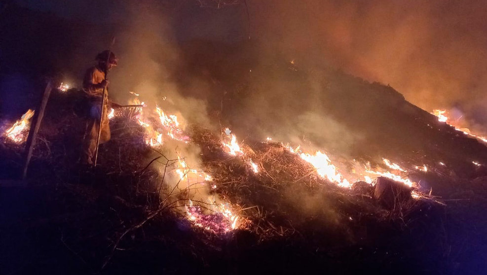 Cantabria tiene tres incendios forestaltes activos