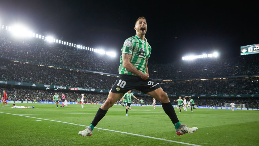 Sergio Canales of Real Betis celebrates a goal during the Copa del Rey match between Real Betis and Rayo Vallecano at Benito Villamarin stadium on March 3, 2022, in Sevilla, Spain.