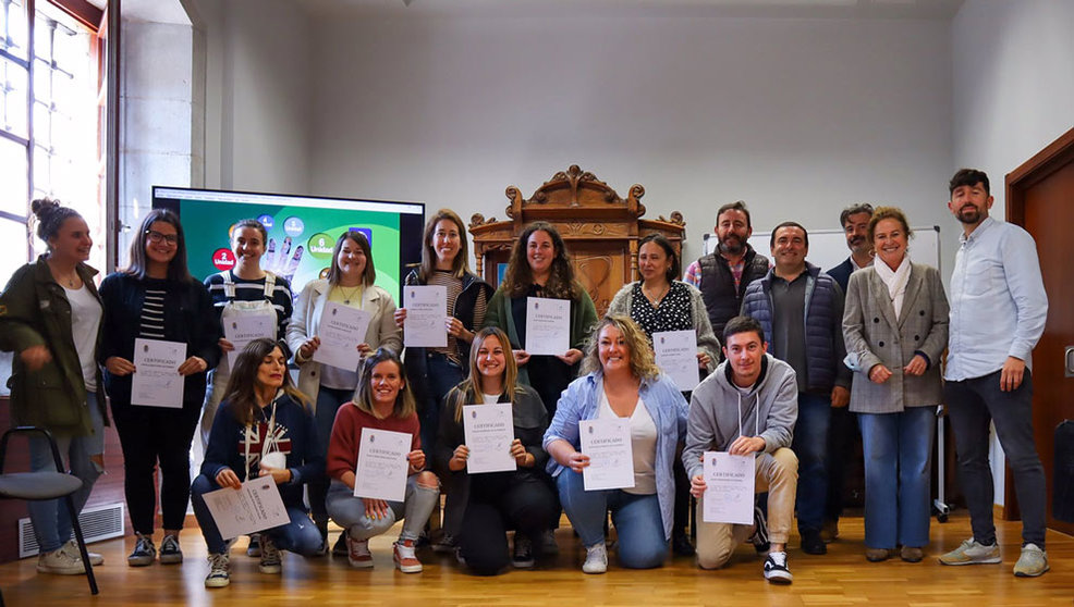 Participantes en el primer curso de lengua de signos de Comillas