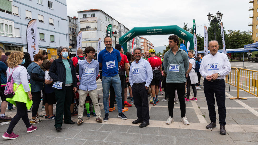 Salida de la marcha solidaria de la Asociación WMCO en el Barrio Covadonga