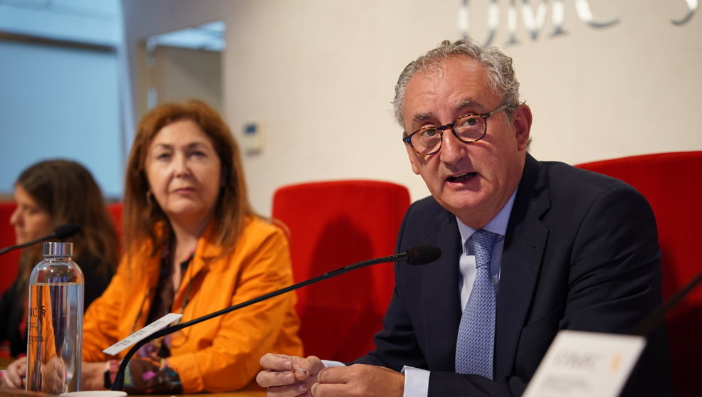 El presidente del Consejo General de Médicos, Dr. Tomás Cobo, durante la rueda de prensa