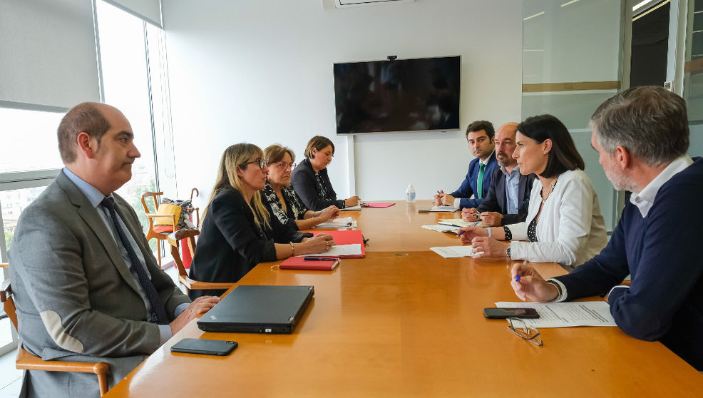 La consejera de Empleo y Políticas Sociales, Eugenia Gómez de Diego, se reúne con la alcaldesa de Santander, Gema Igual