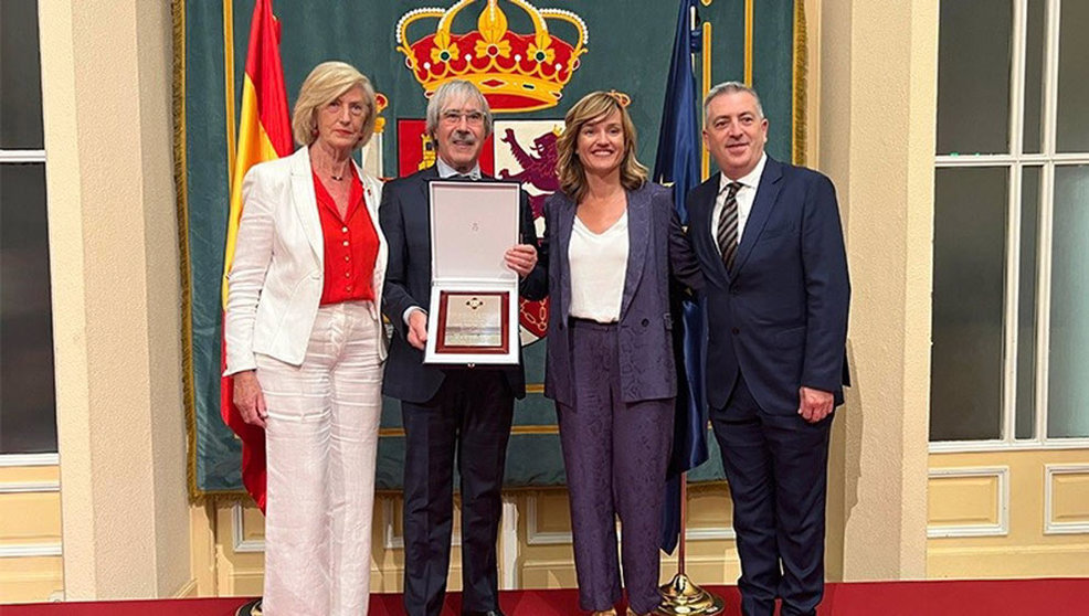 El IES Santa Clara recibe la placa de honor de la Orden Civil de Alfonso X El Sabio