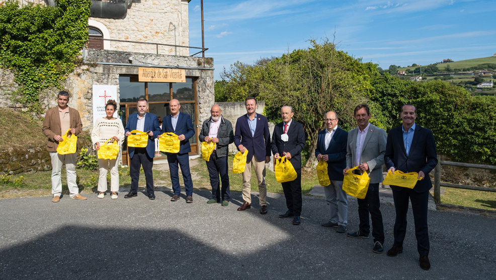 Los consejeros de Desarrollo Rural, Guillermo Blanco, y de Turismo, Javier López Marcano, presentan una nueva edición de la campaña ‘Camino del Reciclaje’, junto a Ecoembes