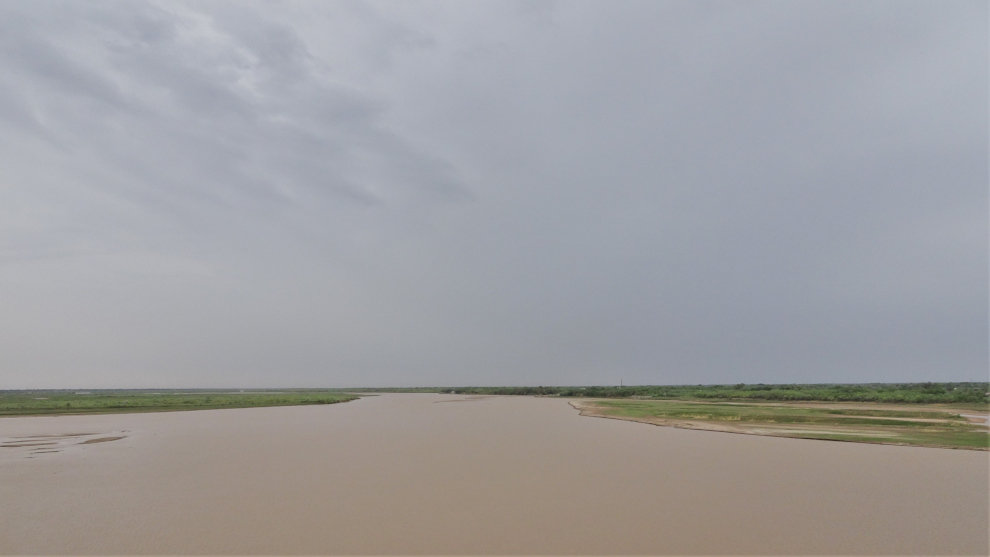 El río Oxus o Amu Daria, ya disminuido por los regadíos | Foto: O.L.