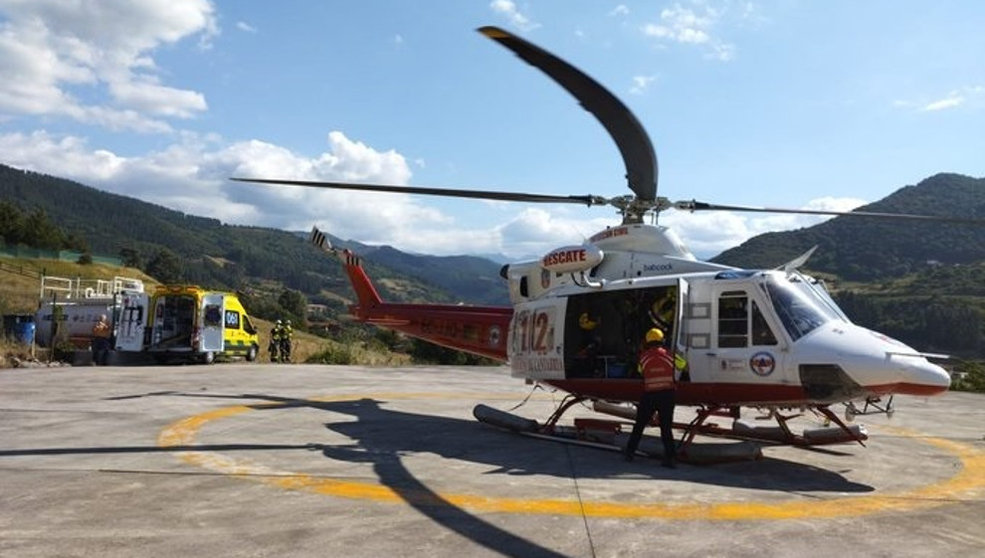 Trasladado en helicóptero desde Tama un senderista con posible infarto