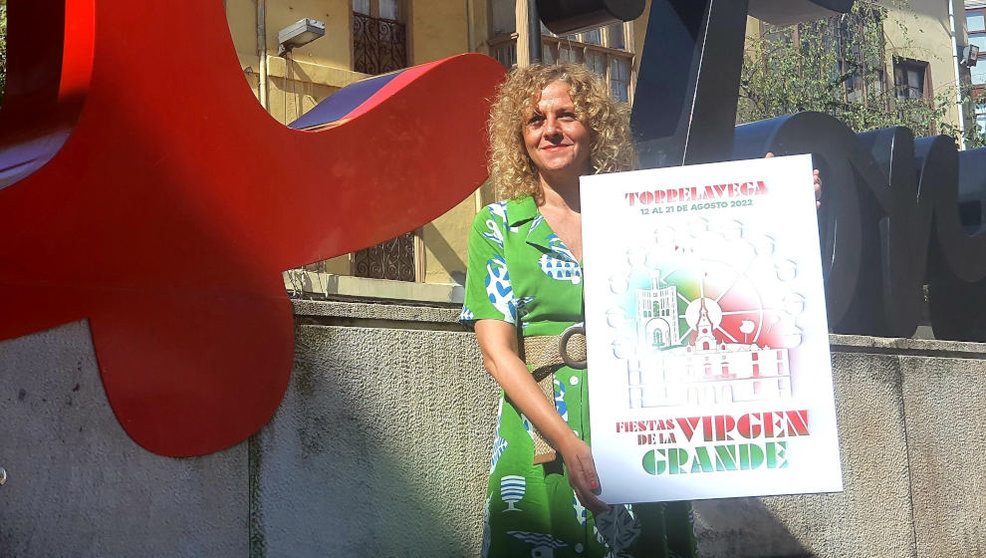 La concejala de Festejos, Patricia Portilla, presenta el cartel de las Fiestas de la Virgen Grande