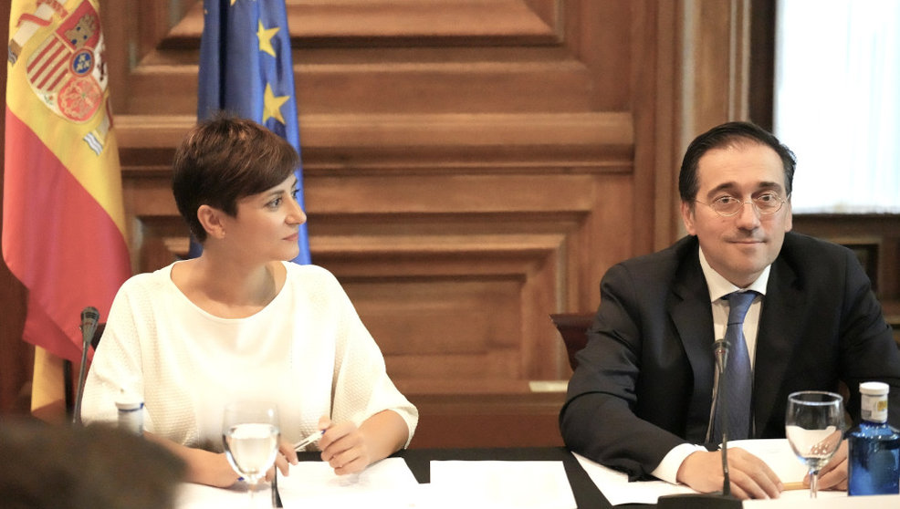 La ministra de Política Territorial, Isabel Rodríguez, y el ministro de Asuntos Exteriores, Unión Europea y Cooperación, José Manuel Albares, en la CARUE
