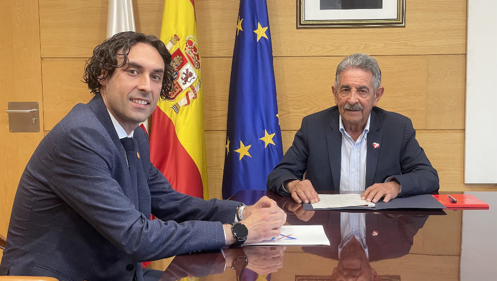 El alcalde de Astillero, Javier Fernández Soberón, y el presidente de Cantabria, Miguel Ángel Revilla