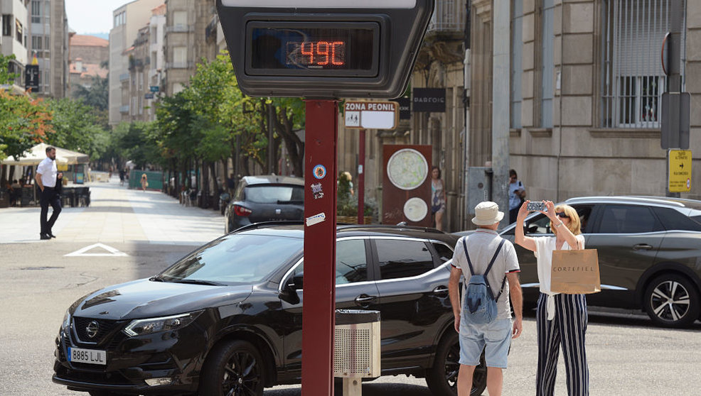 Un termómetro marca 49 grados centígrados en la calle Concejo, durante la segunda ola de calor de verano en España, a 14 de julio de 2022, en Ourense | Foto: Archivo