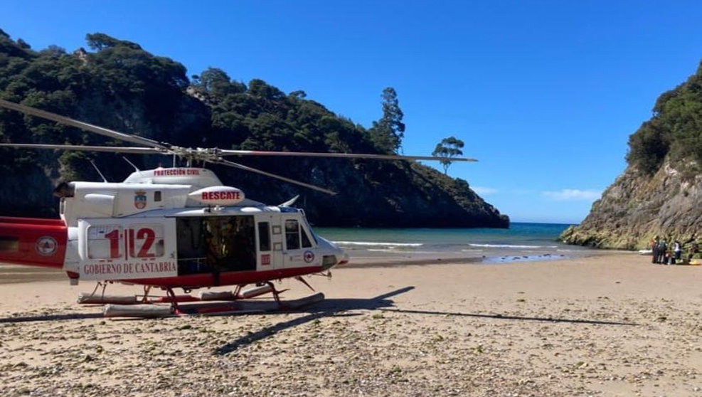 Rescate en helicóptero en la playa de Pedrero