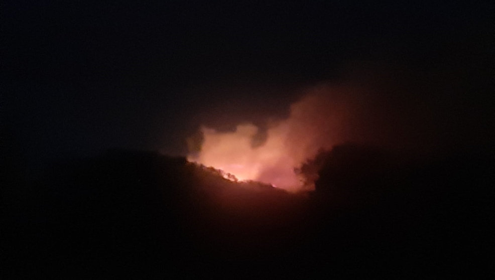 Incendio en la ladera sur de Peña Cabarga, en Medio Cudeyo