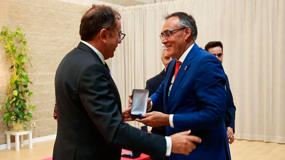 El consejero de Sanidad, Raúl Pesquera, recibe la Medalla de Plata al Mérito Social Penitenciario, otorgada por el Ministerio del Interior a la Consejería de Sanidad.