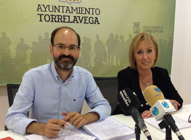Los concejales de Empleo y Desarrollo Local, Jezabel Tazón, y de Recursos Humanos y Medio Ambiente, José Luis Urraca.