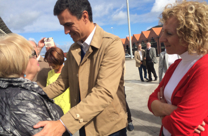 El secretario general del PSOE, Pedro Sánchez, durante su visita a Santoña