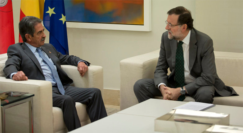 Miguel Ángel Revilla, durante su encuentro con Mariano Rajoy previo a las elecciones del 20D