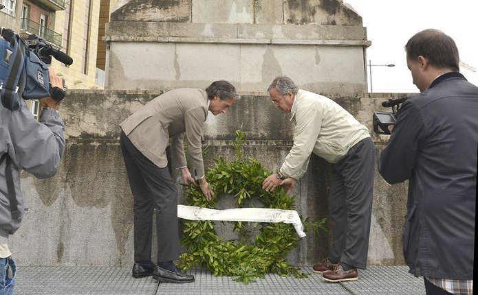 El alcalde de Santander, Íñigo de la Serna, durante el homenaje a los muertos en la explosión del Machichaco