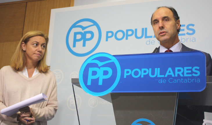 El presidente del PP en Cantabria, Ignacio Diego, junto a la diputada regional, Cristina Mazas