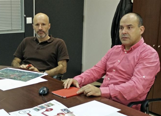 El concejal de Movilidad en el Ayuntamiento de Torrelavega, Javier Melgar, se ha reunido con los técnicos del Plan de Movilidad Ciclista de Cantabria