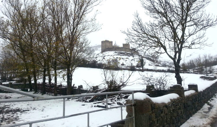 La nieve ha cubierto varios municipios de Cantabria, como el de Argüeso