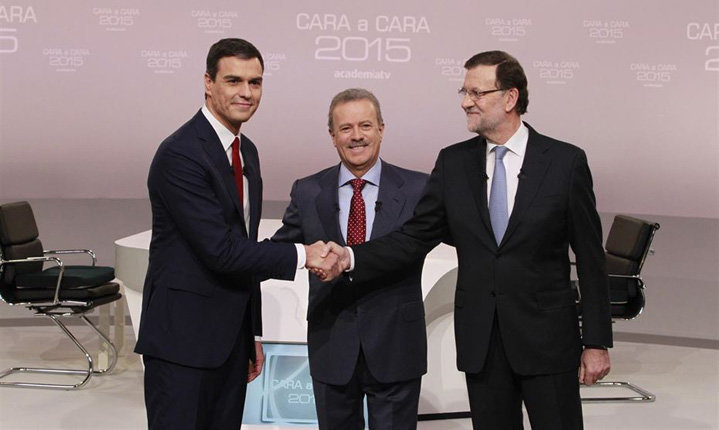 Pedro Sánchez y Mariano Rajoy se saludan antes de comenzar el debate
