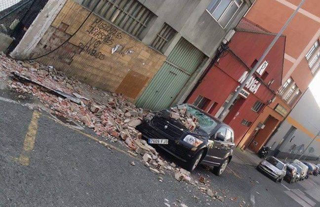 El fuerte viento ha provocado daños materiales en varios puntos de Cantabria