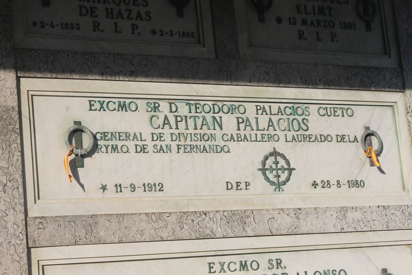 Tumba del Capitán Palacios en el conocido como Panteón de los Ilustres del cementerio de Ciriego, en Santander