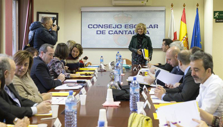La vicepresidenta de Cantabria, Eva Díaz Tezanos, antes de presidir el Consejo Asesor de Servicios Sociales