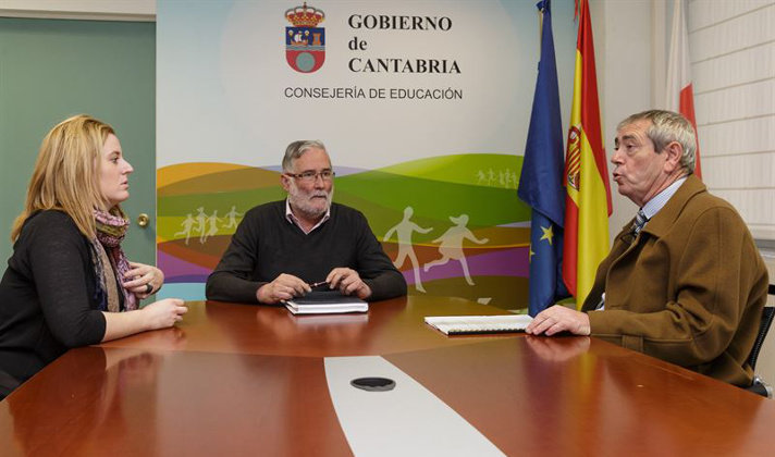 El consejero de Cultura, Ramón Ruiz, y el alcalde de Bareyo, José de la Hoz
