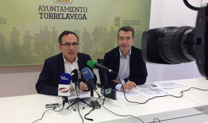 El alcalde de Torrelavega, José Manuel Curz Viadero, y el concejal de Seguridad, Pedro Pérez Noriega