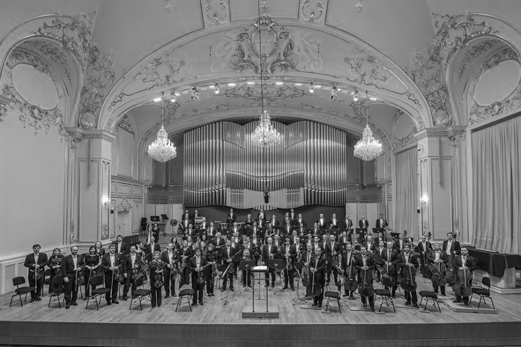 La Orquesta Filarmónica Eslovaca fue fundada en 1949 y contó con la ayuda de dos grandes personalidades reconocidas internacionalmente, Václav Talich y Ludovít Rajter