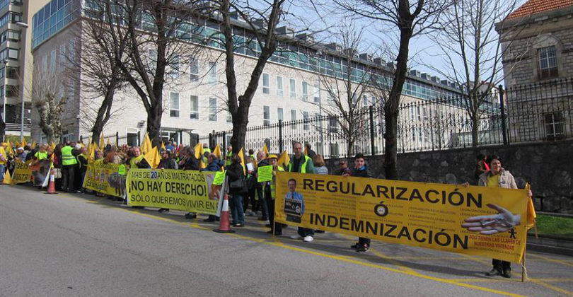 Manifestación de AMA frente a la sede judicial de Las Salesas