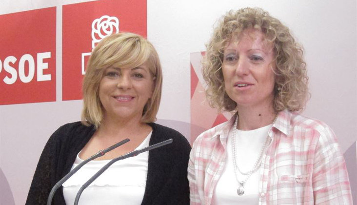La eurodiputada del PSOE, Elena Valenciano, junto a la vicepresidenta de Cantabria, Eva Díaz Tezanos