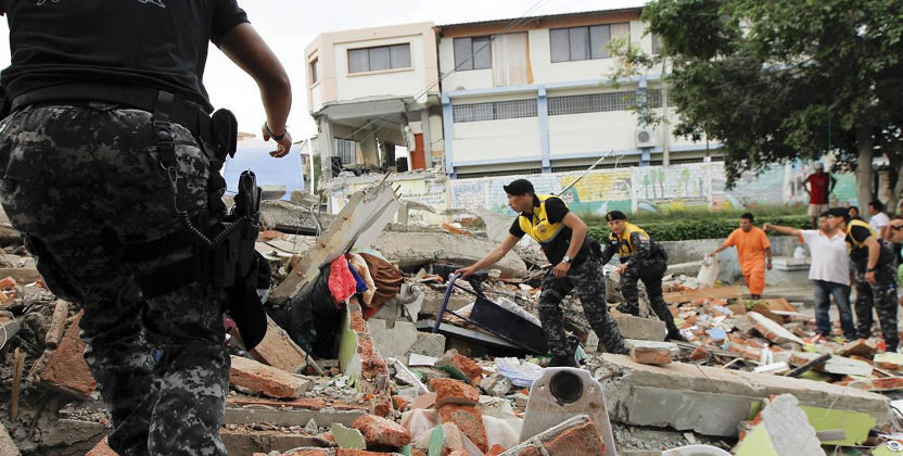 Los trabajos de rescate tras el terremoto en Ecuador continúan