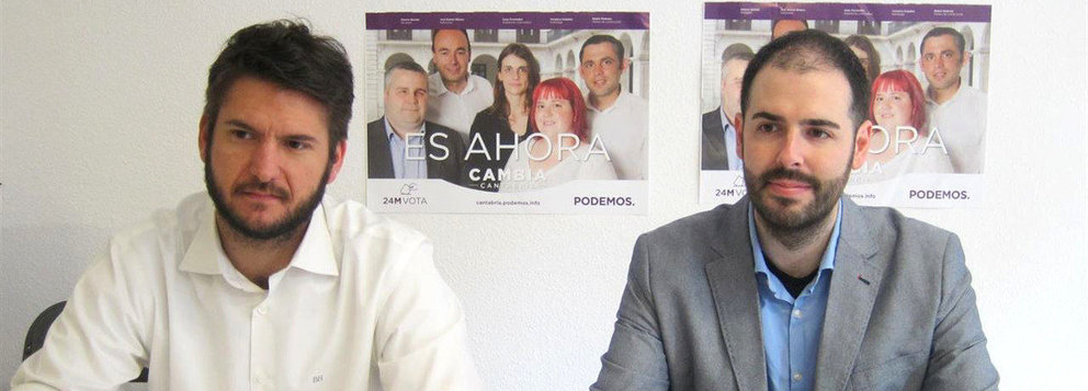 El candidato a Secretario General de Podemos Cantabria, Julio Revuelta (der.)