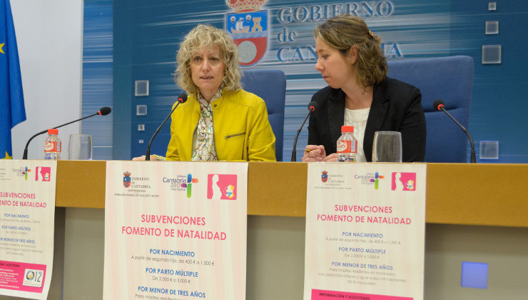 La vicepresidenta regional, Eva Díaz Tezanos, y la directora general de Igualdad y Mujer, Alicia Renedo, en una rueda de prensa