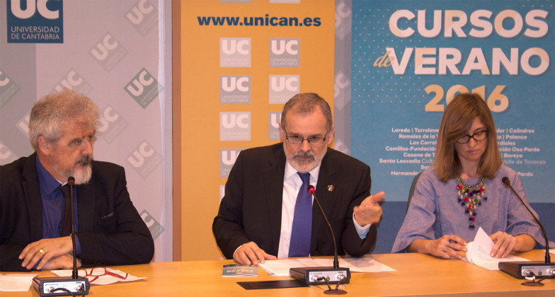 El rector de la UC, Ángel Pazos, durante la presentación de los Cursos de Verano