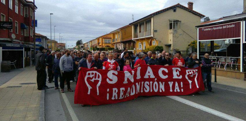 Los trabajadores de Sniace han vuelto a recorrer las calles de Torrelavega