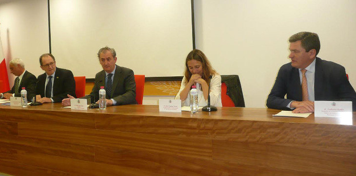 De izqd, a derecha, Alejandro Rojo, José Manuel Comas, Tomás Cobo, María Tejerina y Guillermo Pombo