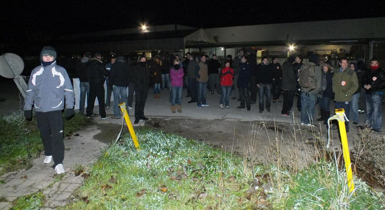 Los trabajadores de Insago se manifestaron frente a la fábrica incluso durante la noche