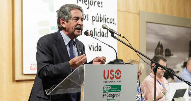 El presidente de Cantabria, Miguel Ángel Revilla, durante su intervención en el V Congreso de la Federación de Empleados Públicos de USO