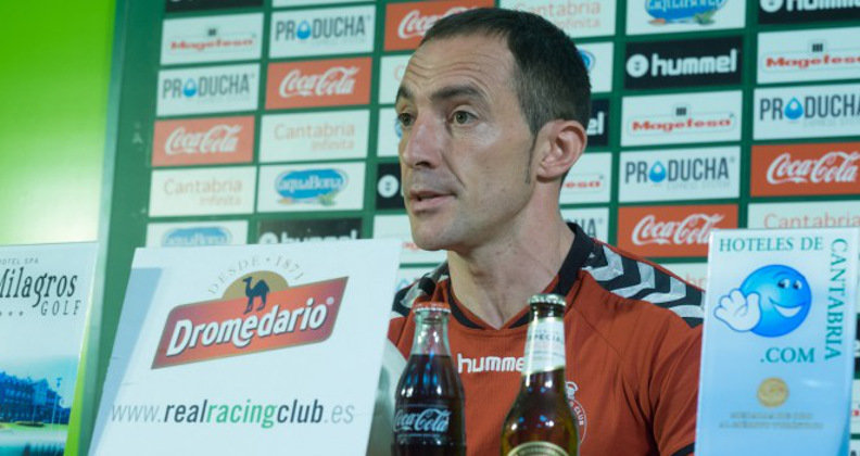 El entrenador del Racing, Pedro Munitis, durante la rueda de prensa