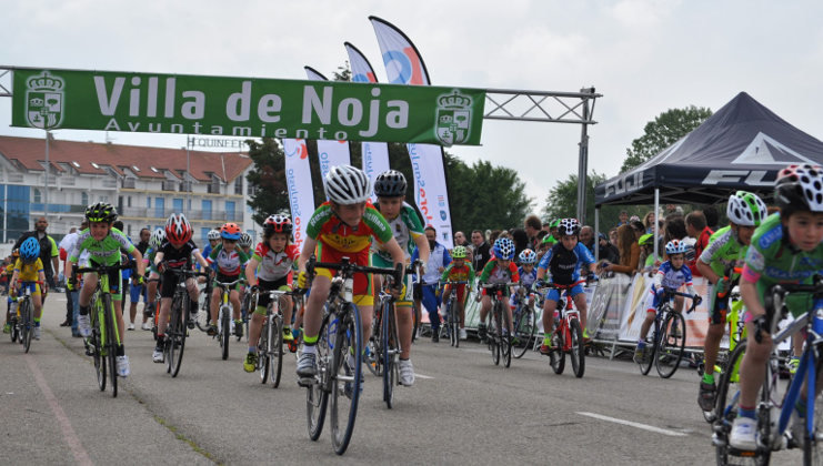 Noja ha acogido la competición ciclista en la que han participado unos 200 niños