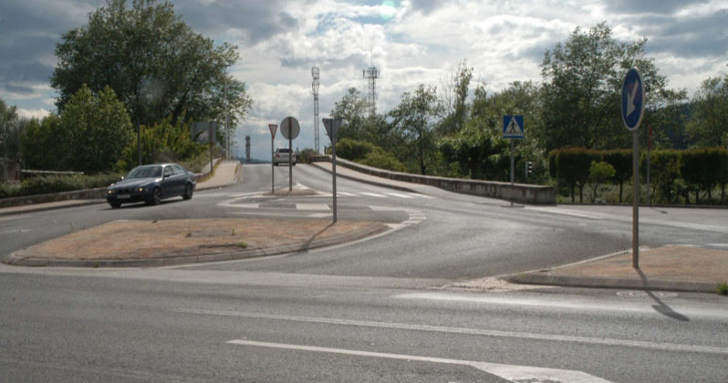Terrenos donde se desarrollará la rotonda junto al puente de los italianos en Torrelavega. Foto: Lalo Cuevas