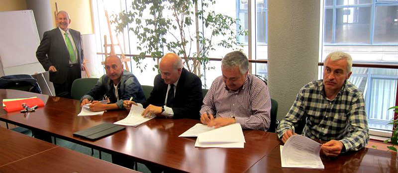 Sindicatos, Consejo de Administración y comité de empresa han firmado el documento para relanzar Sniace