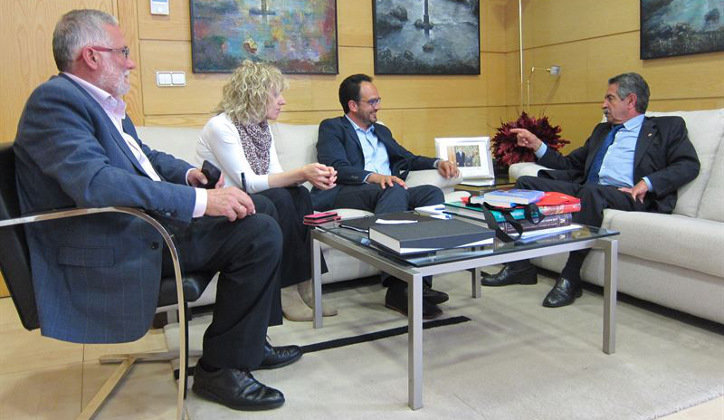 El portavoz del Comité Electoral del PSOE, Antonio Hernando, junto a Ramón Ruiz, Eva Díaz Tezanos y Miguel Ángel Revilla