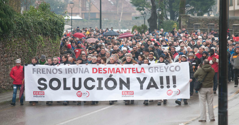 Manifestación de los trabajadores en Los Corrales de Buelna
