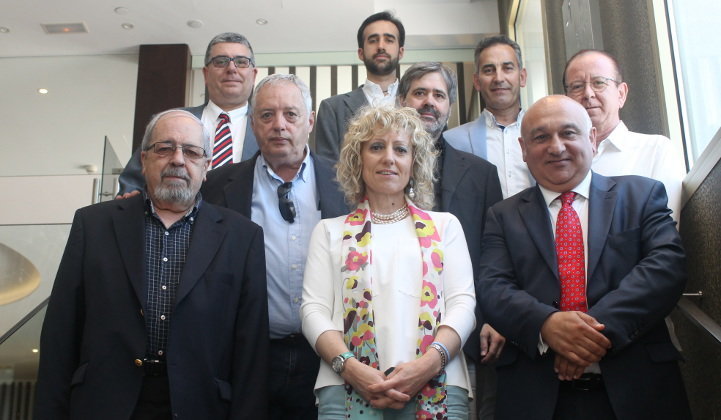 La vicepresidenta del Gobierno, Eva Díaz Tezanos, con los miembros del Club de Prensa Pick