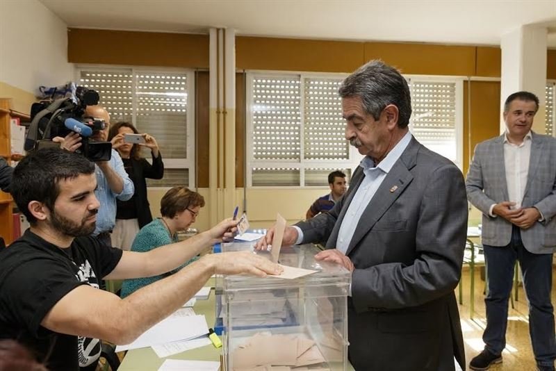 El Presidente regional ha votado en Astillero